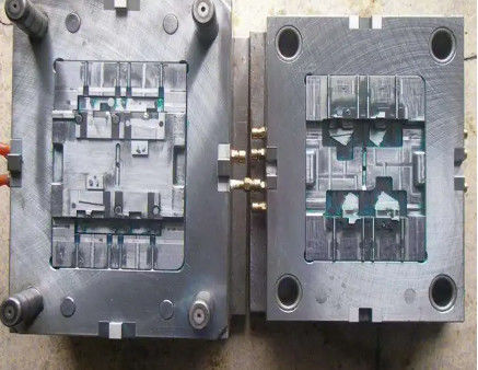 Materiale della muffa su ordinazione della muffa di plastica NAK80/S136/H13 dello stampaggio ad iniezione